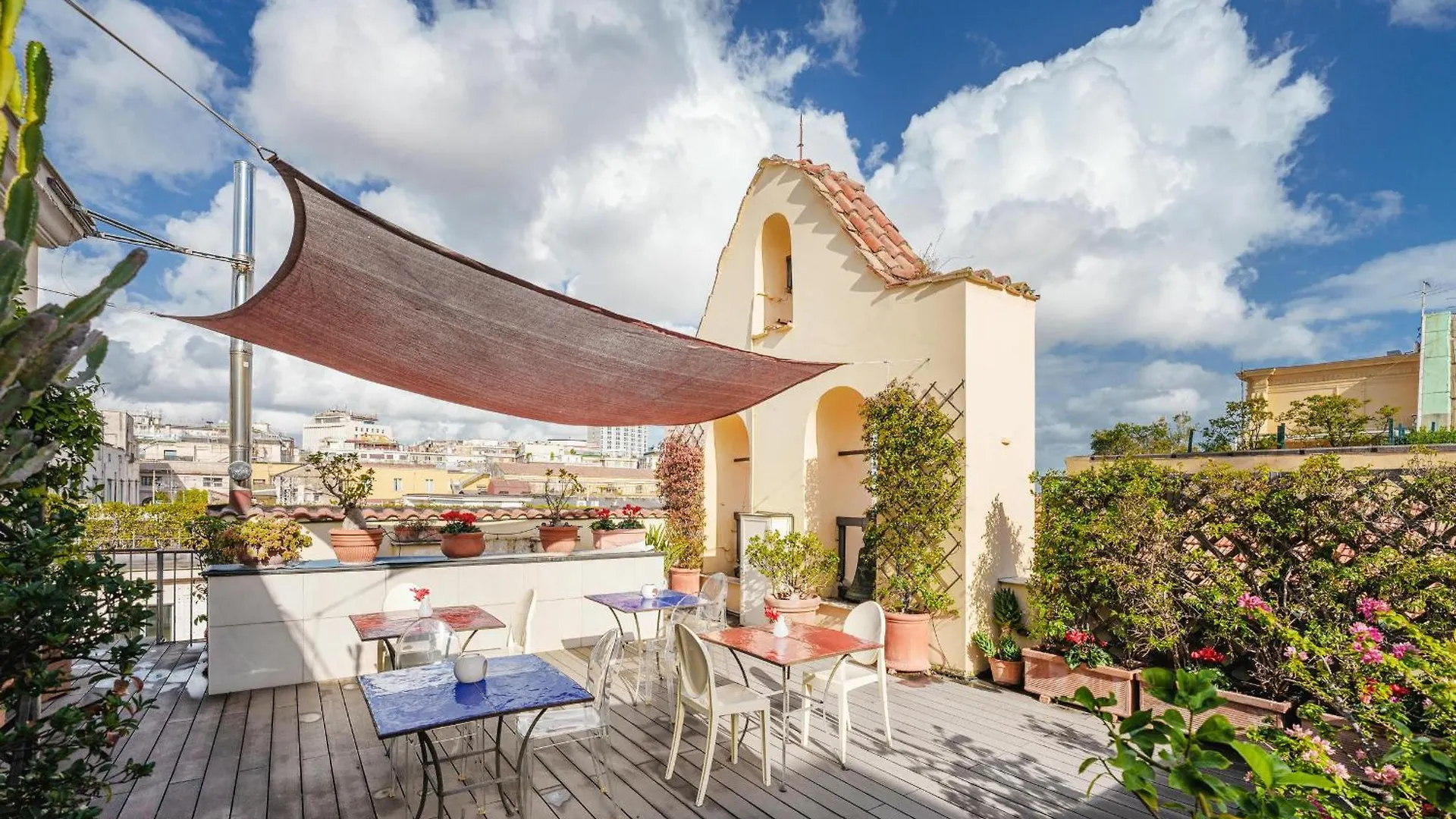 Attico Partenopeo Napels Bed & Breakfast